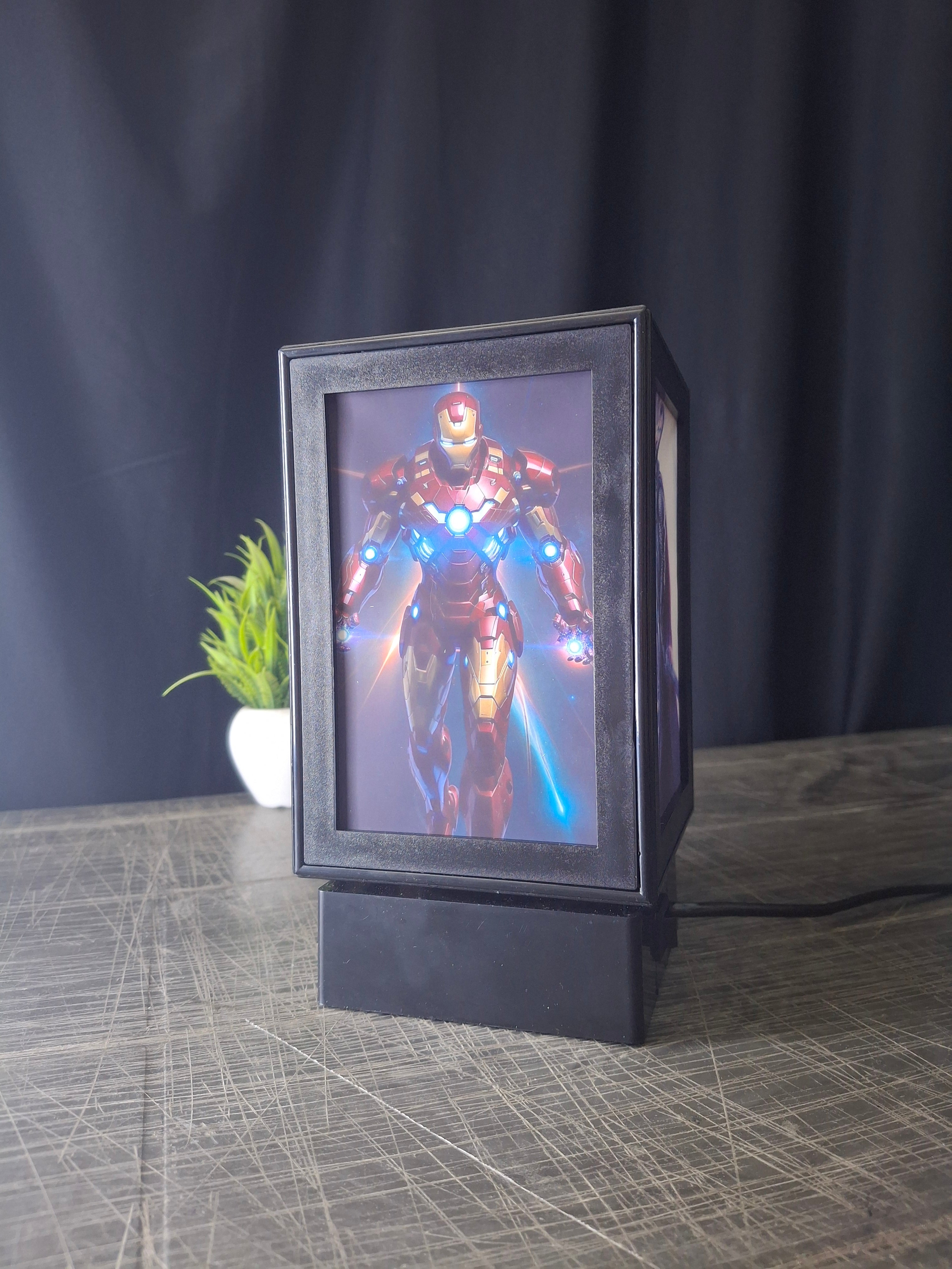 Avengers - Rotating Desk Lamp